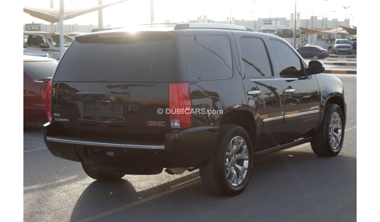 GMC Yukon GMC YOUKAN DENALI 2010