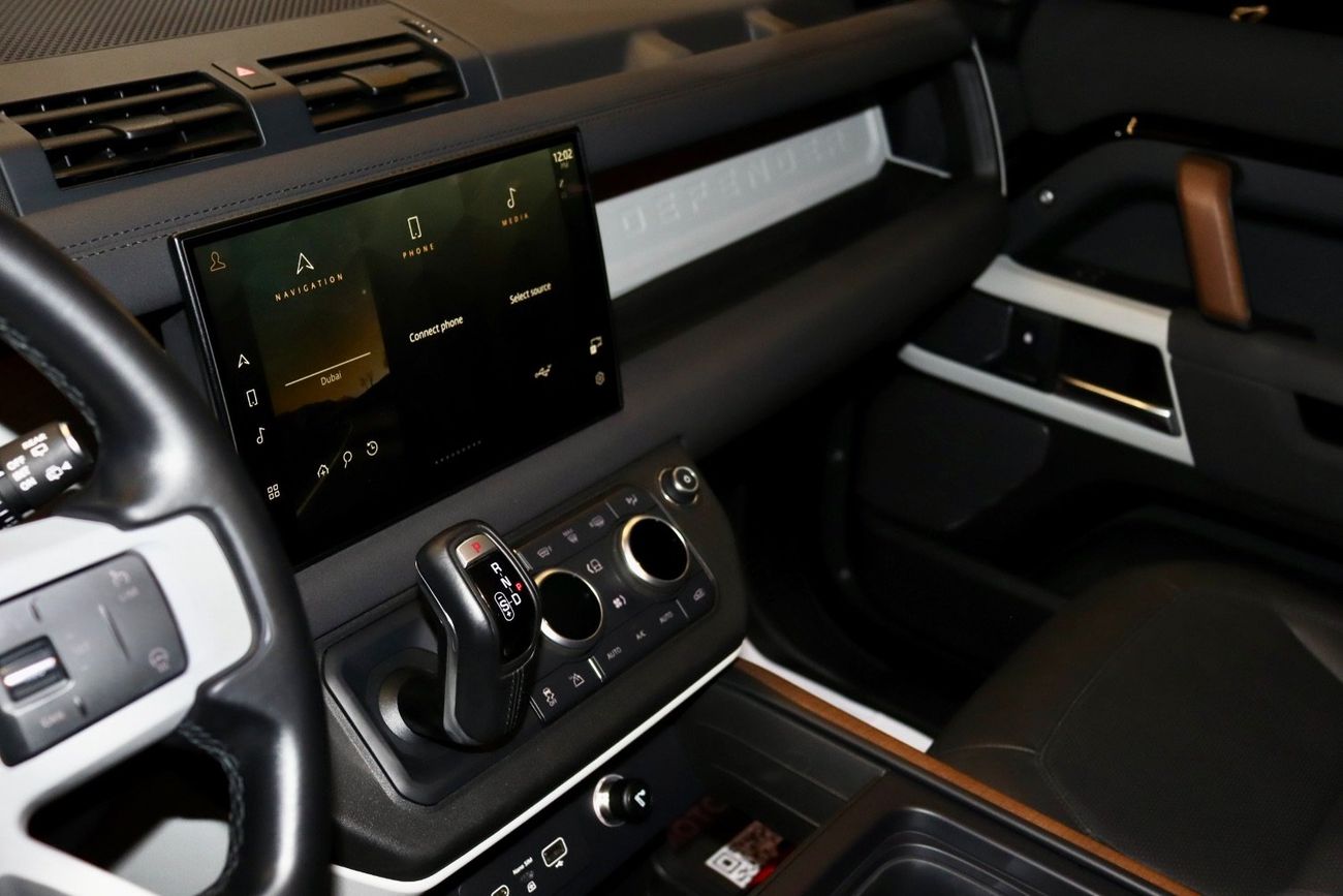 لاند روفر ديفندر 110 X-Dynamic SE P300 2.0L