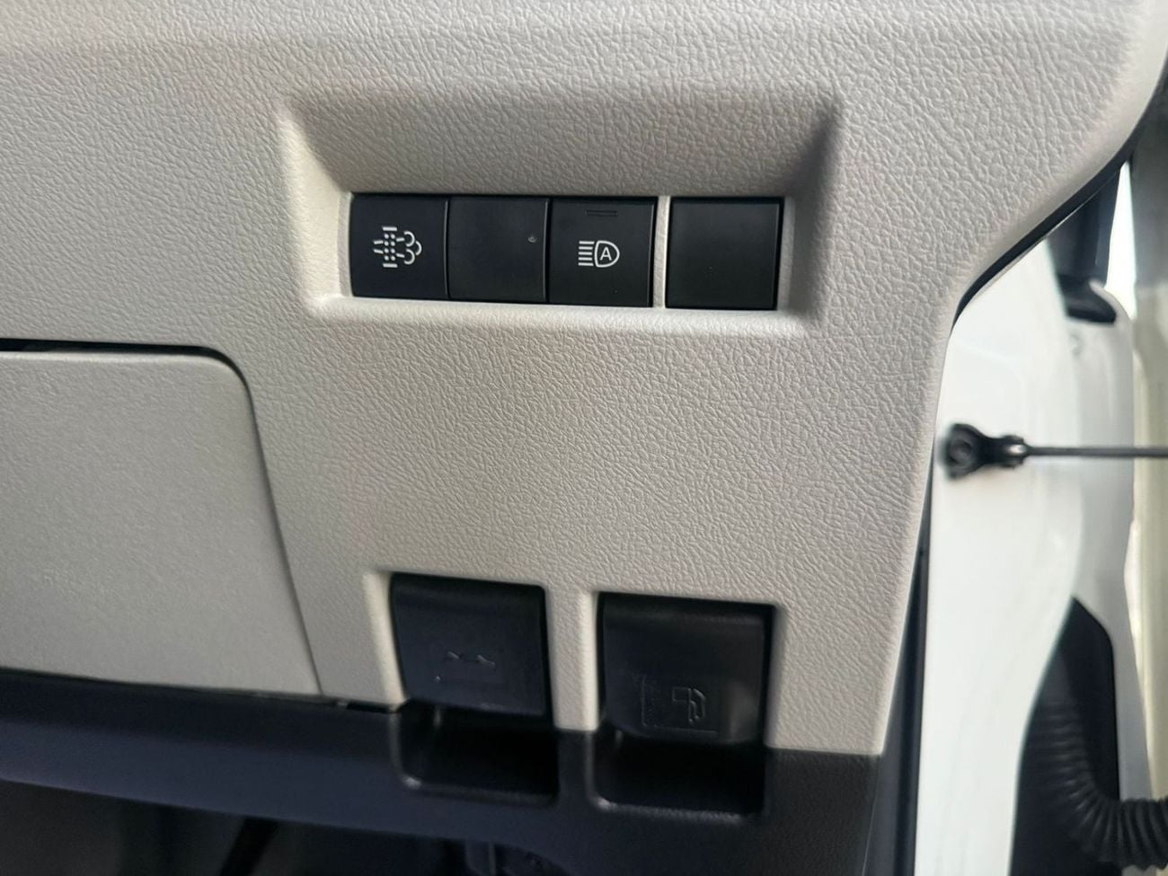Toyota Hiace PANEL VAN | 2020 | RHD | 2.8L DIESEL ENGINE | AUTOMATIC TRANSMISSION | 5 SEATERS