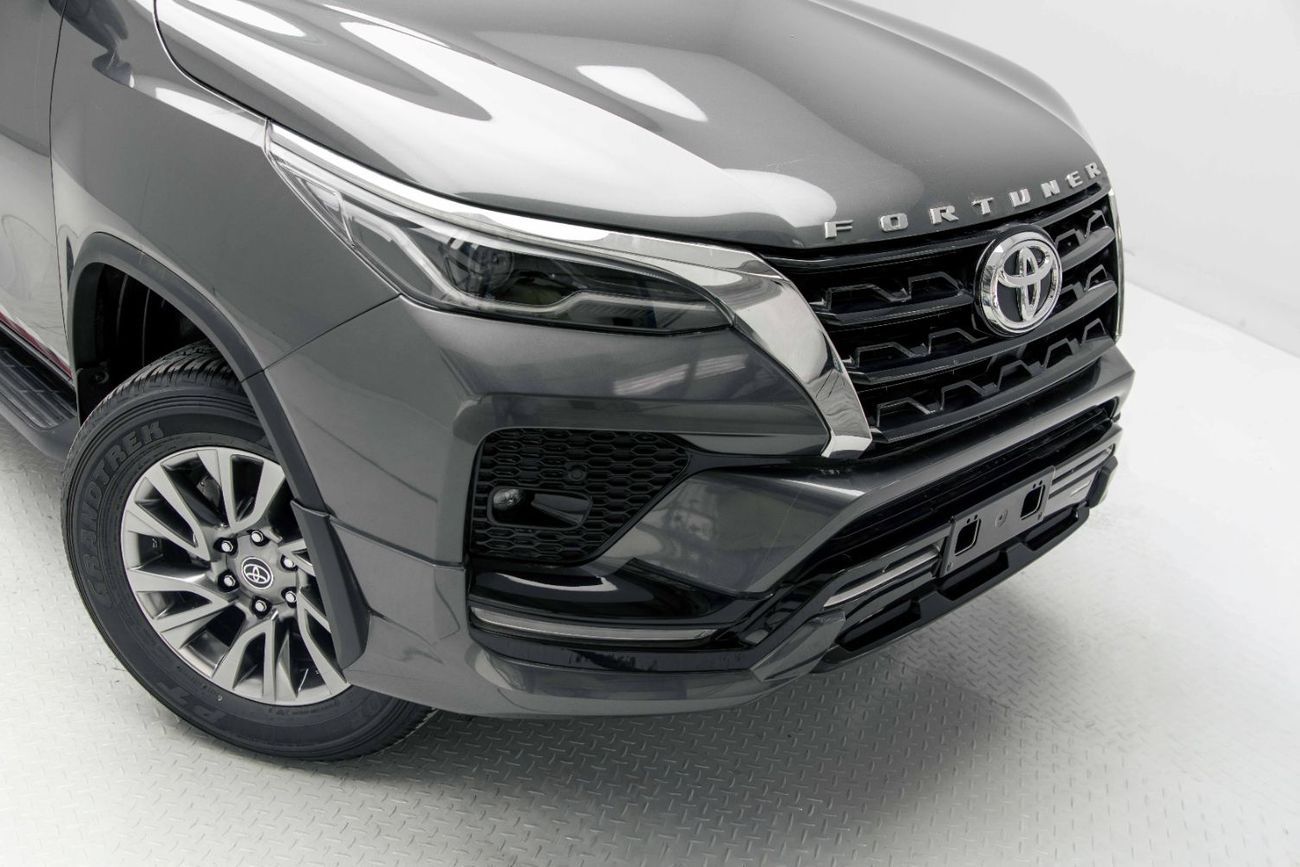 تويوتا فورتونر 4.0L Grey Metallic Inside Black | Export Only