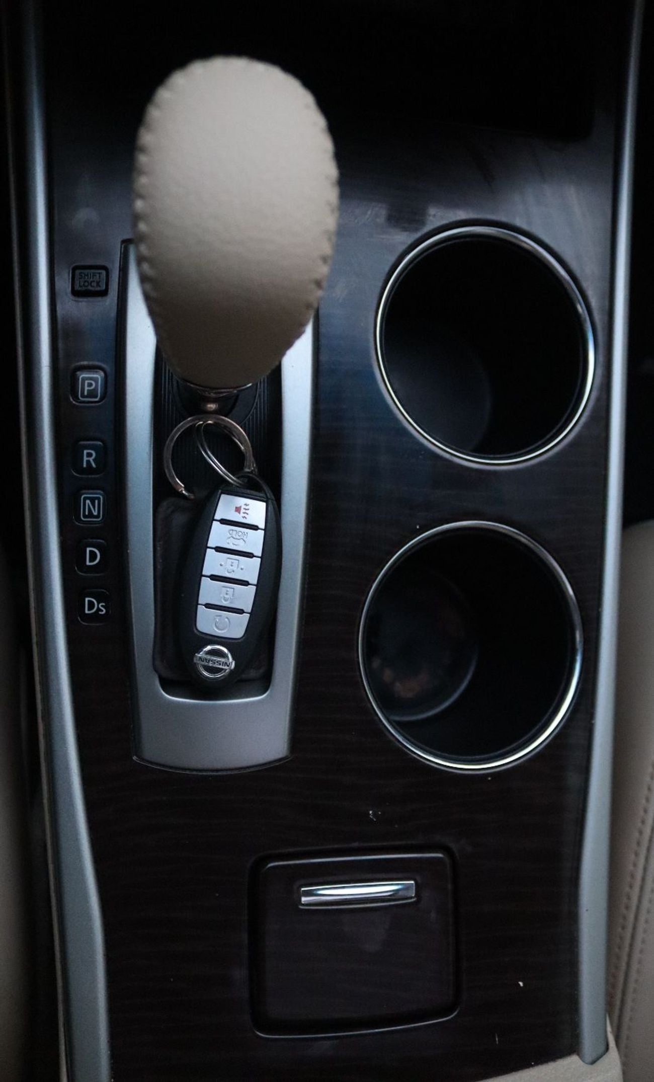 نيسان ألتيما نيسان ألتيما -2015 - خليجى - بمحرك 3.5 - بدون حوادث - وبحاله ممتازه