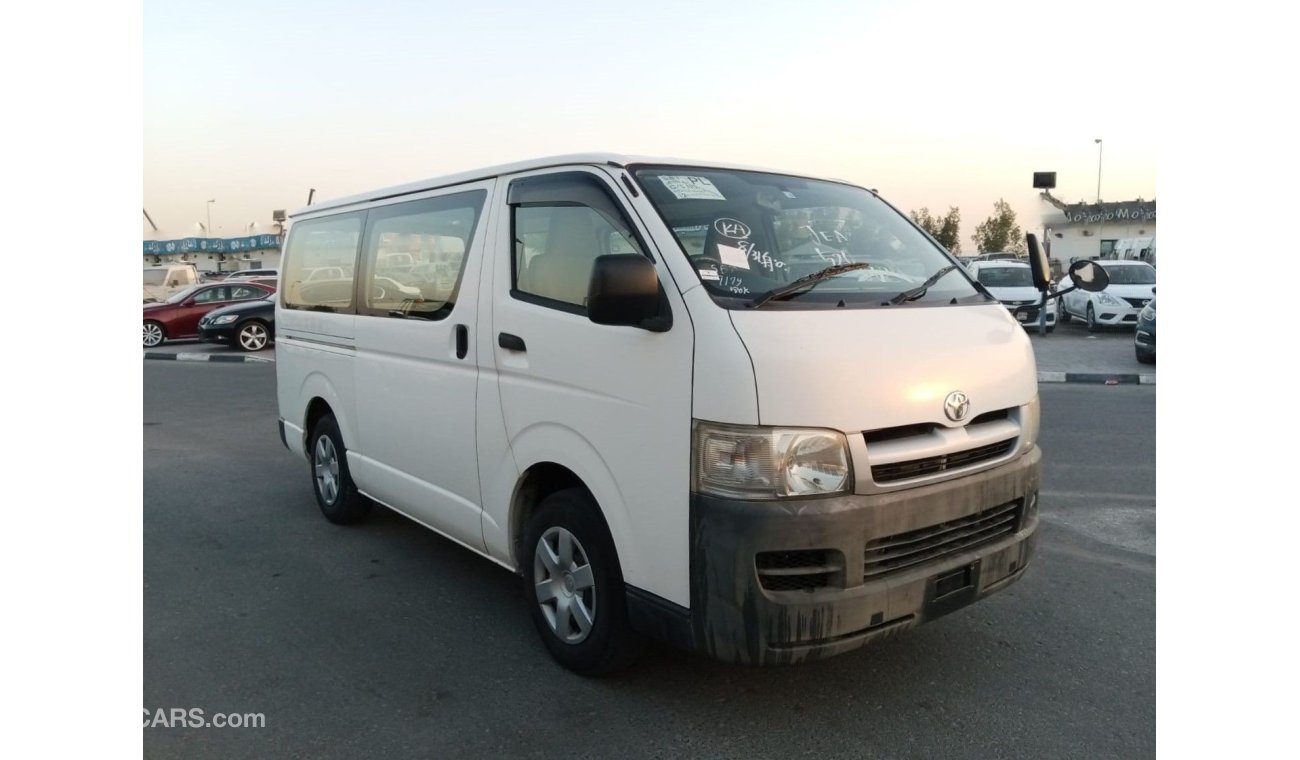 تويوتا هاياس TOYOTA HIACE VAN RIGHT HAND DRIVE (PM 889)