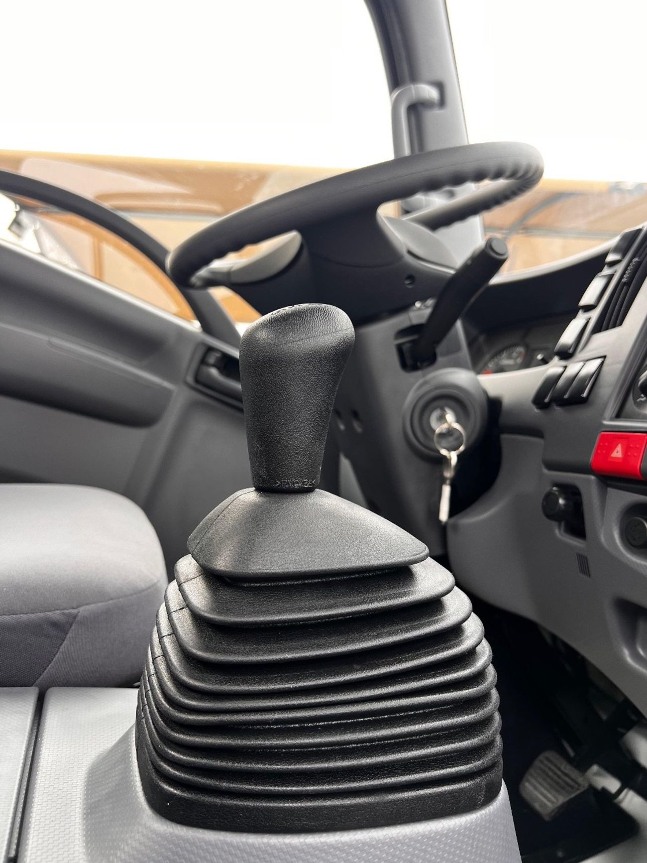 Isuzu NPR iSUZU REWARD-NPR 2025