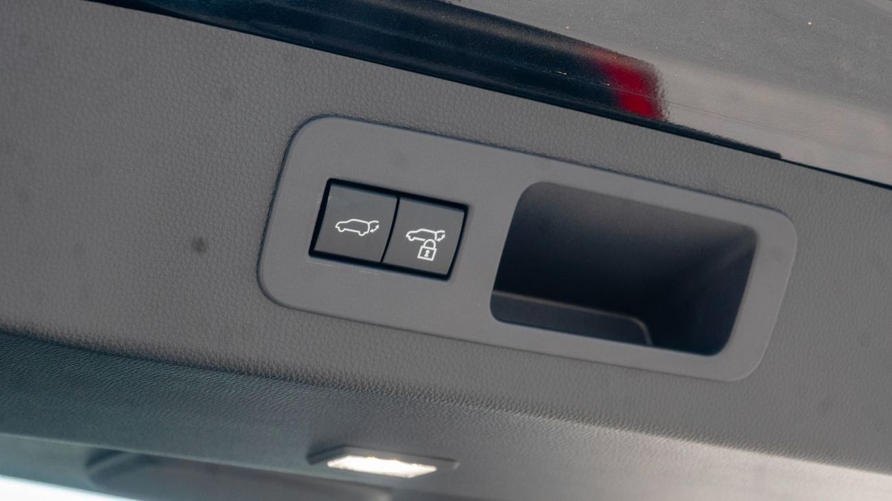 لكزس LX 700h Signature