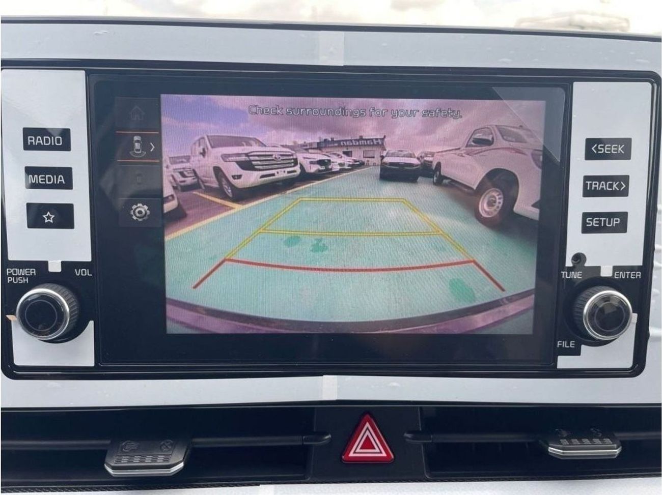 كيا سبورتيج 1.6 with sunroof two electric seats bush start