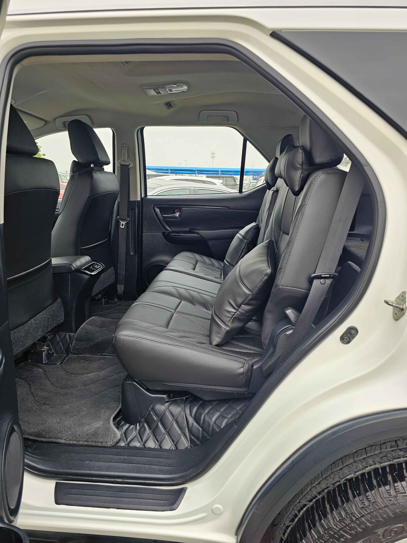 Toyota Fortuner EXR/ V4/ 4WD/ DVD REAR CAMERA/ LEATHER SEATS/ ORG MILEAGE/1189 MONTHLY/LOT#99205