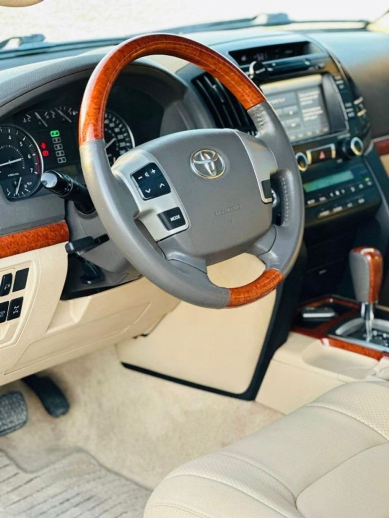 تويوتا لاند كروزر Toyota landcuriser GXR V8 2018 original