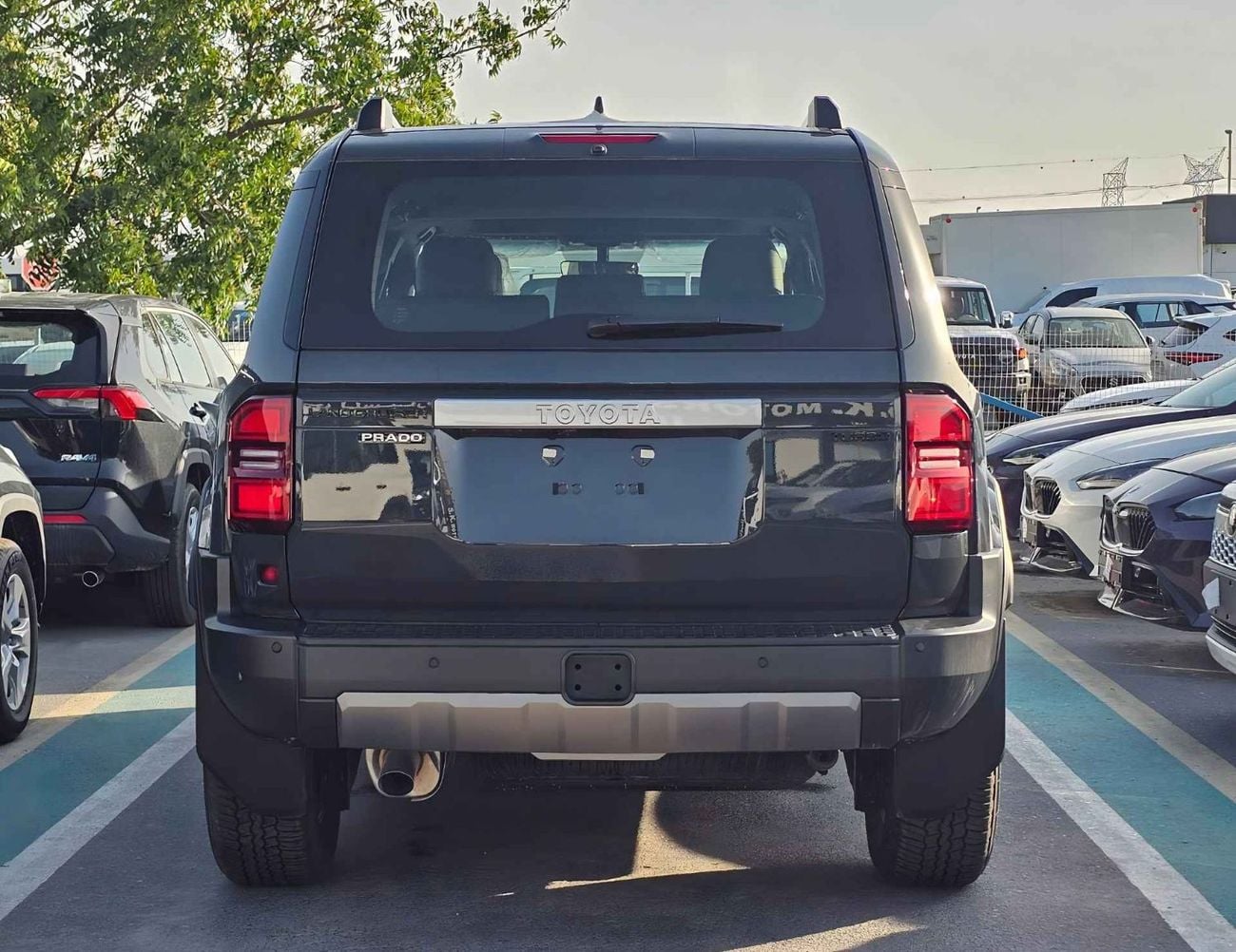 تويوتا برادو ALL ROUNDER / 2.4L PETROL V4 / SUNROOF / DRIVER POWER SEAT / COOL BOX / MID OPTION (CODE # R2)