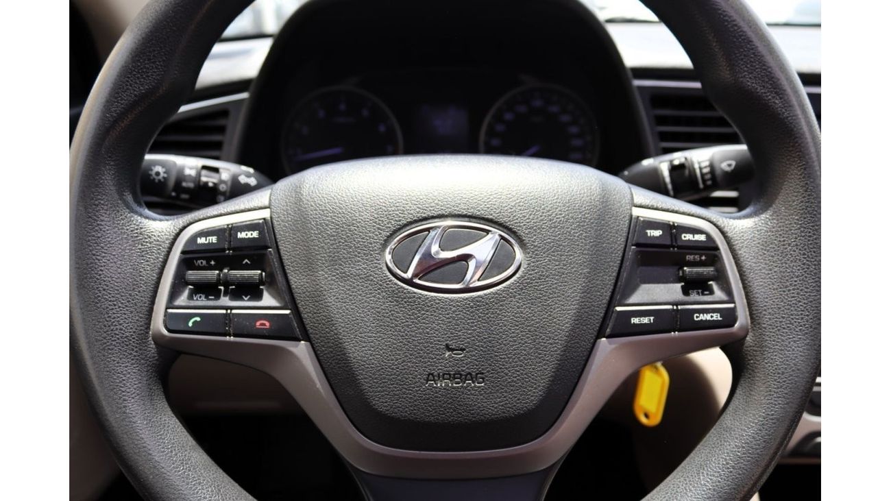 Hyundai Elantra GL High ACCIDENTS FREE - GCC - SUNROOF - ENGINE 1600 CC - PERFECT CONDITION INSIDE OUT