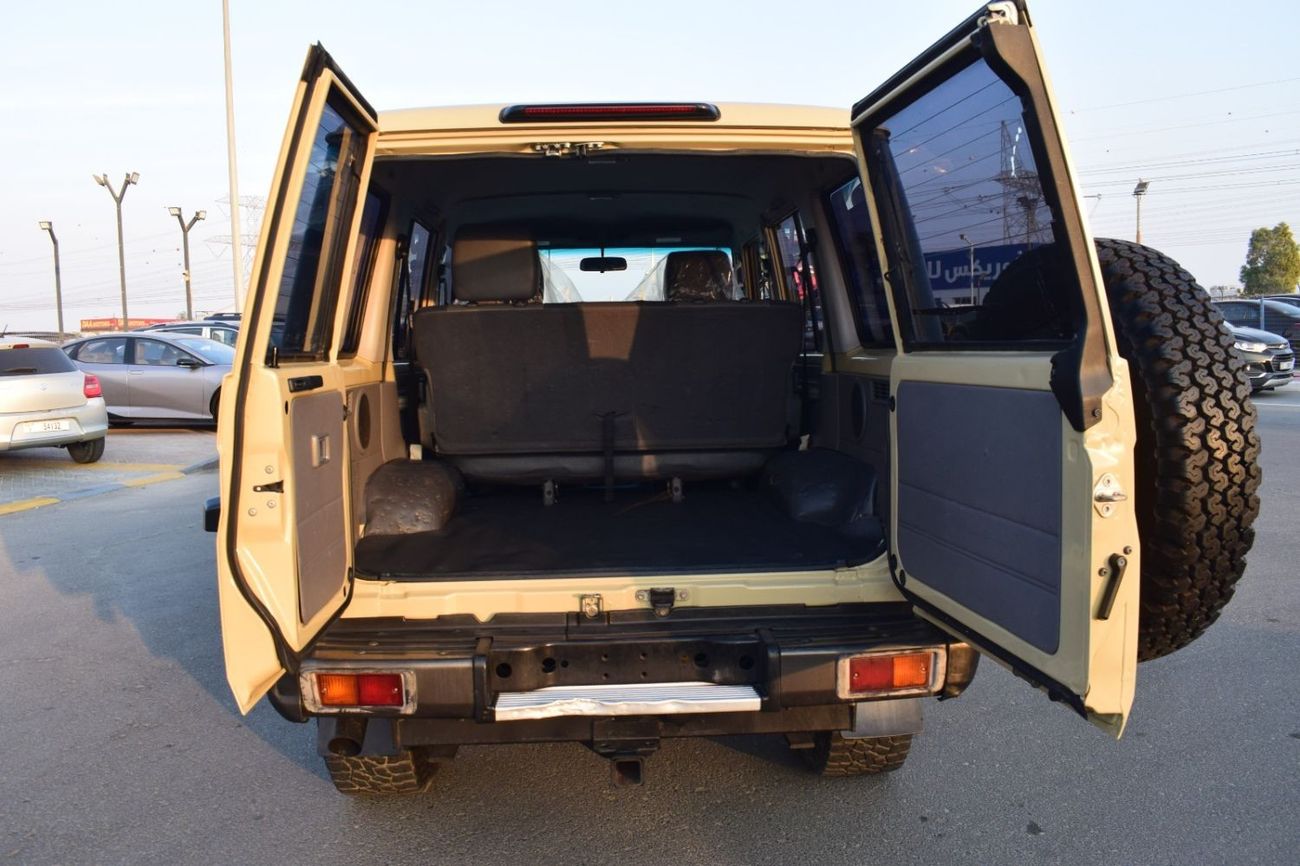 Toyota Land Cruiser 70 GXL