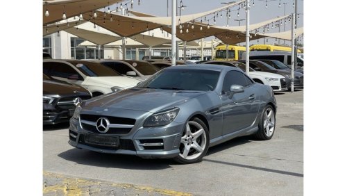 Mercedes-Benz SLK 200 Std Model 2012, Gulf, Full Option, 4 cylinders, automatic transmission, JTRI, in excellent condition