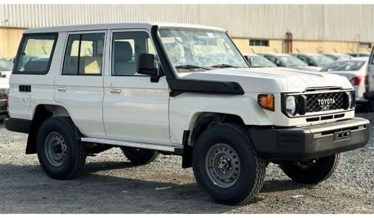 تويوتا لاند كروزر 70 2024 Toyota Land Cruiser LC76 5-Door Hardtop 4.2L 6-Cyl Diesel M/T Export Only
