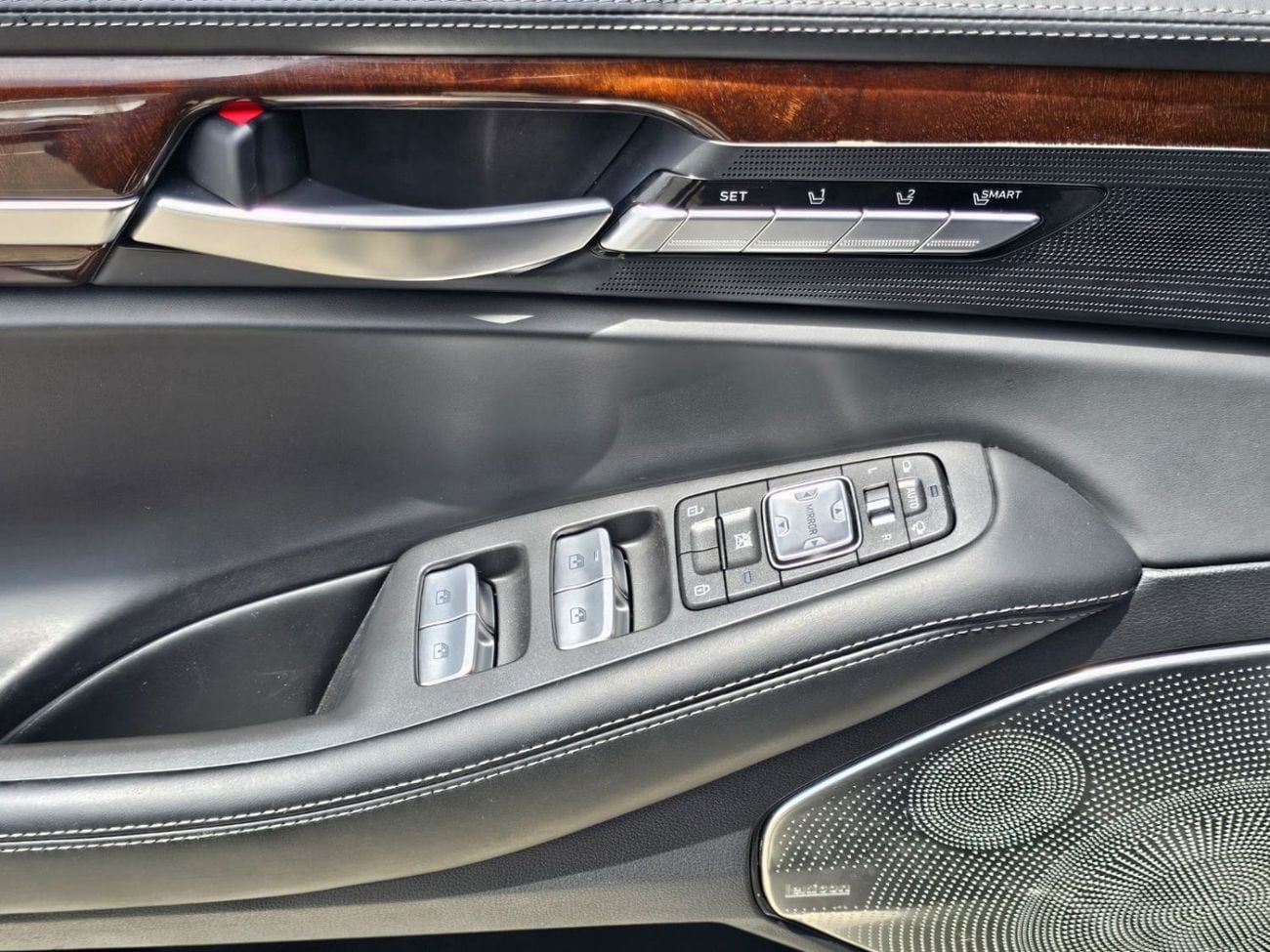 جينيسس G90 Royal 5.0L (407 HP) AWD