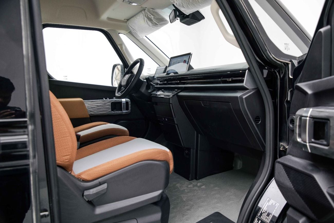 جيلي فيريزون  9-Seater EV - Black Inside Tan | Export Only
