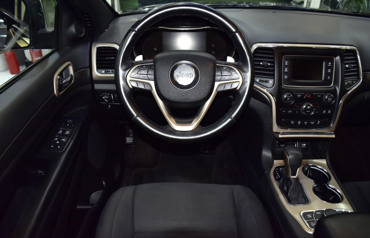 جيب جراند شيروكي EXCELLENT DEAL for our Jeep Grand Cherokee Laredo 4x4 ( 2017 Model ) in Grey Color GCC Specs