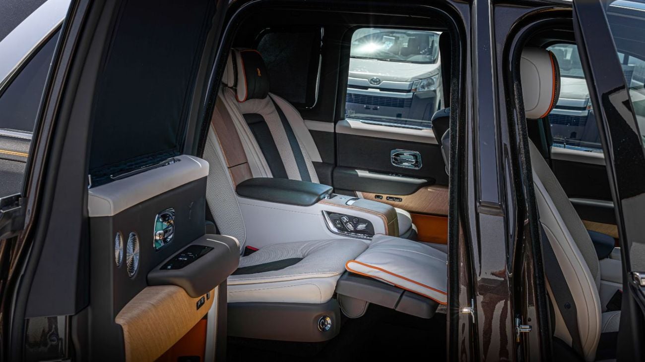 Rolls Royce Cullinan STD 2023 GCC 4 SEATS VIP DEALER WARRANTY AND SERVICES