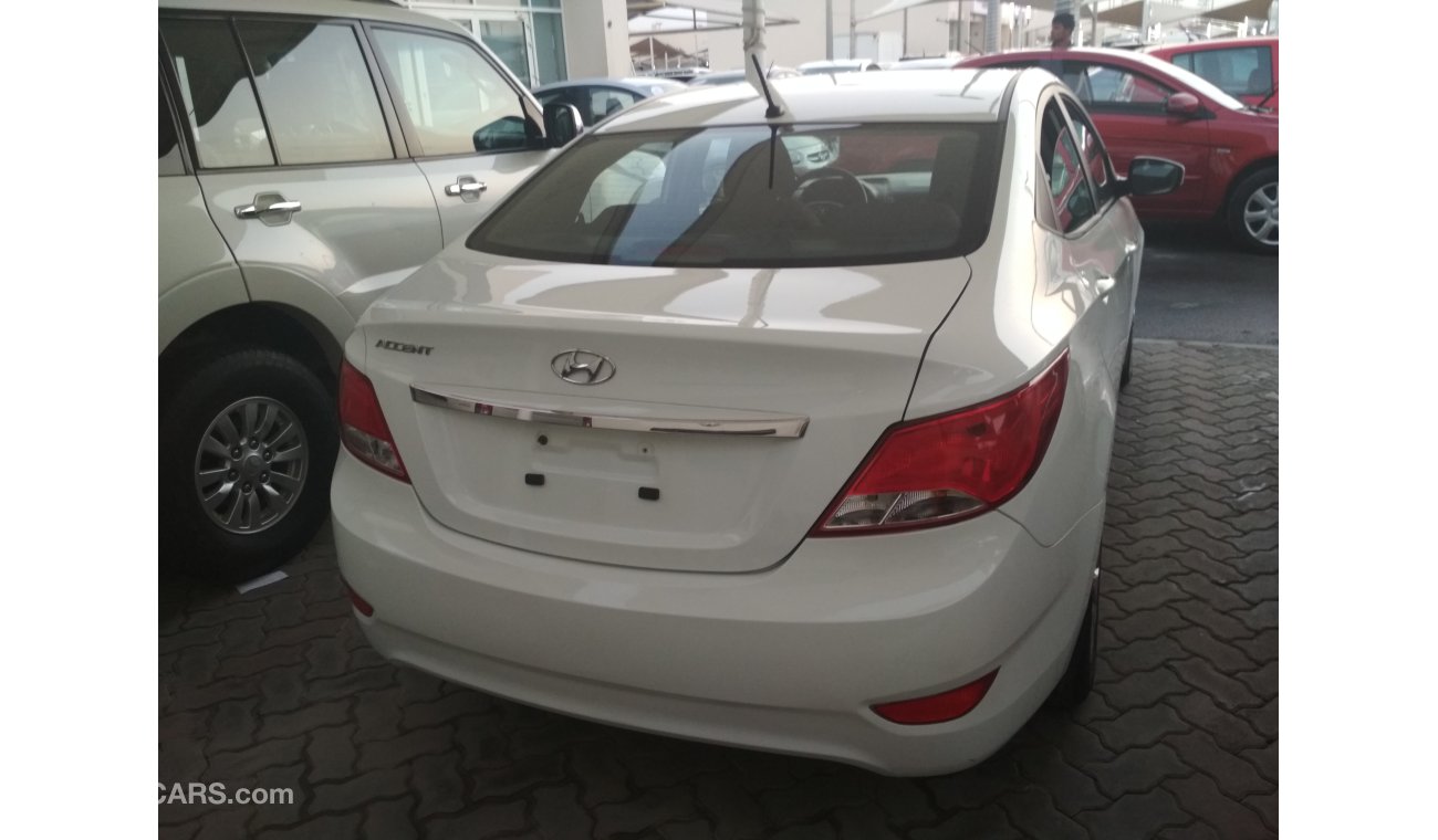 Hyundai Accent WHITE 2015 GCC NO PAIN NO ACCIDENT PERFECT