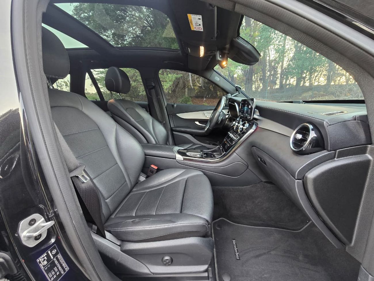 مرسيدس بنز GLC 220 d MERCEDES GLC-220d // KOREAN 2022//ORGINAL PAINT // ACCIDENT FREE //LOW MILEAGE//PERFECT CONDITION