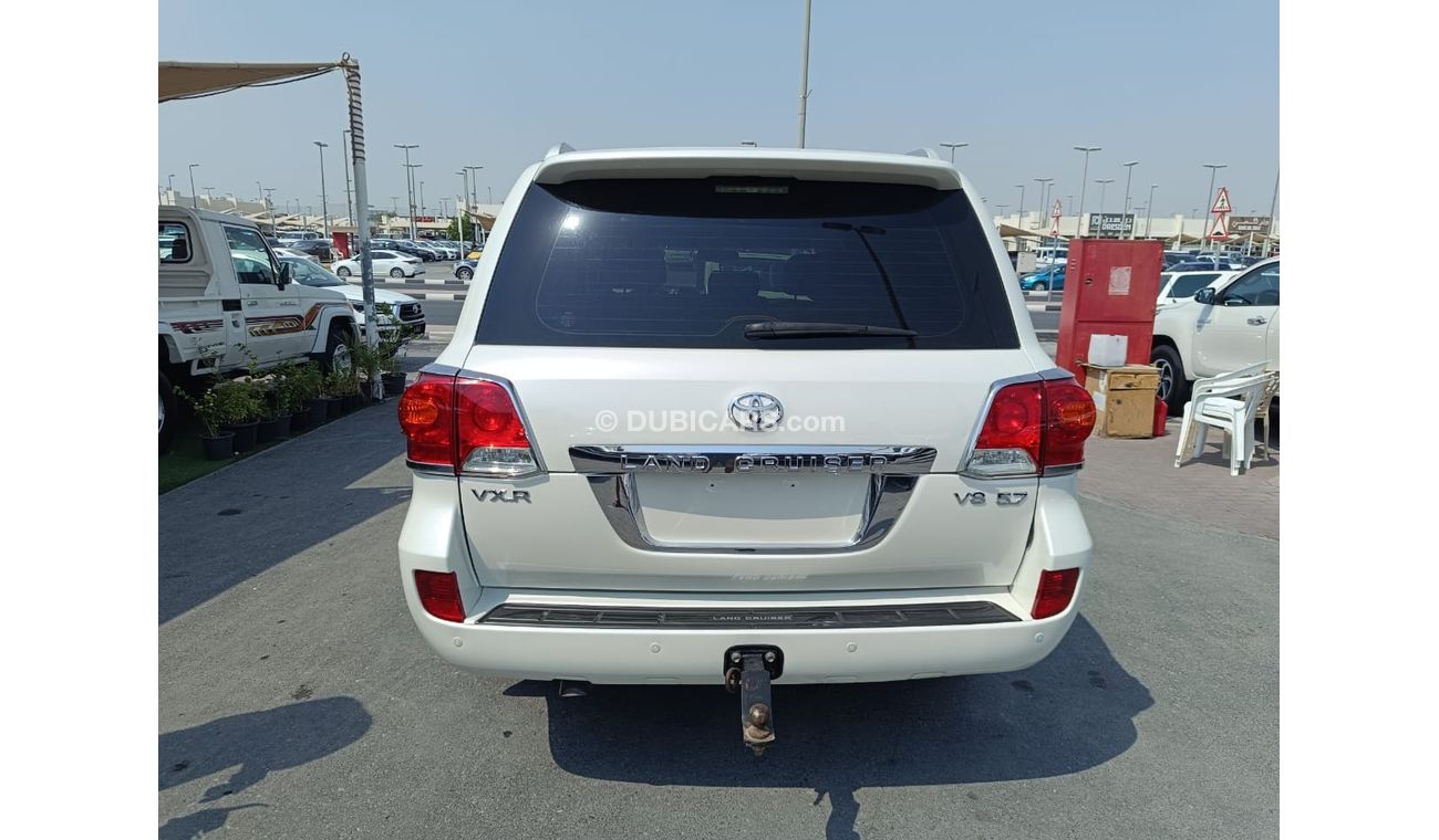 Toyota Land Cruiser VXR The car is very good, in perfect condition, looks clean from the inside and outside without any 
