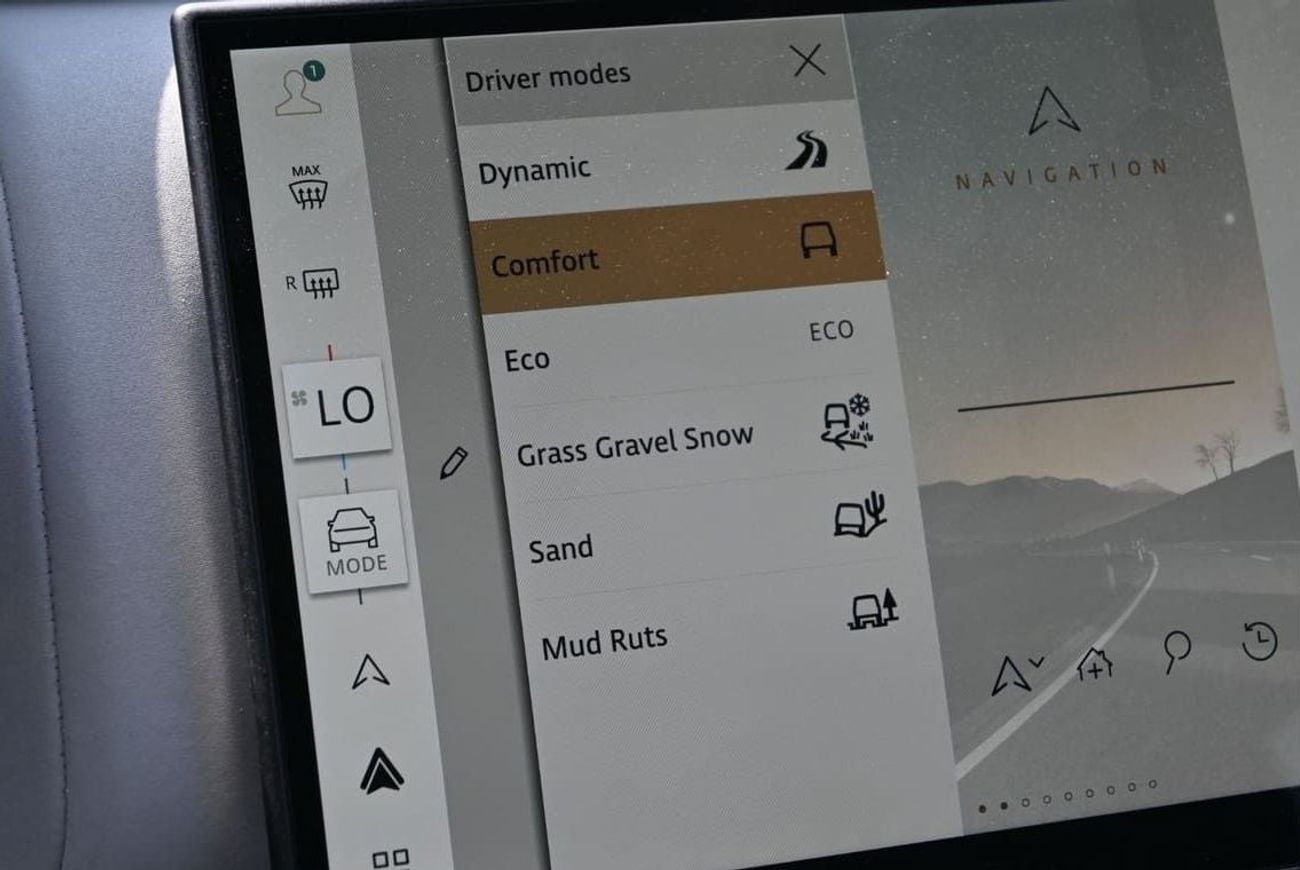 لاند روفر رينج روفر فيلار Land Rover Range Rover Velar, R Dynamic SE 2.0L Turbo AWD, Model 2025, Color Santorini Black