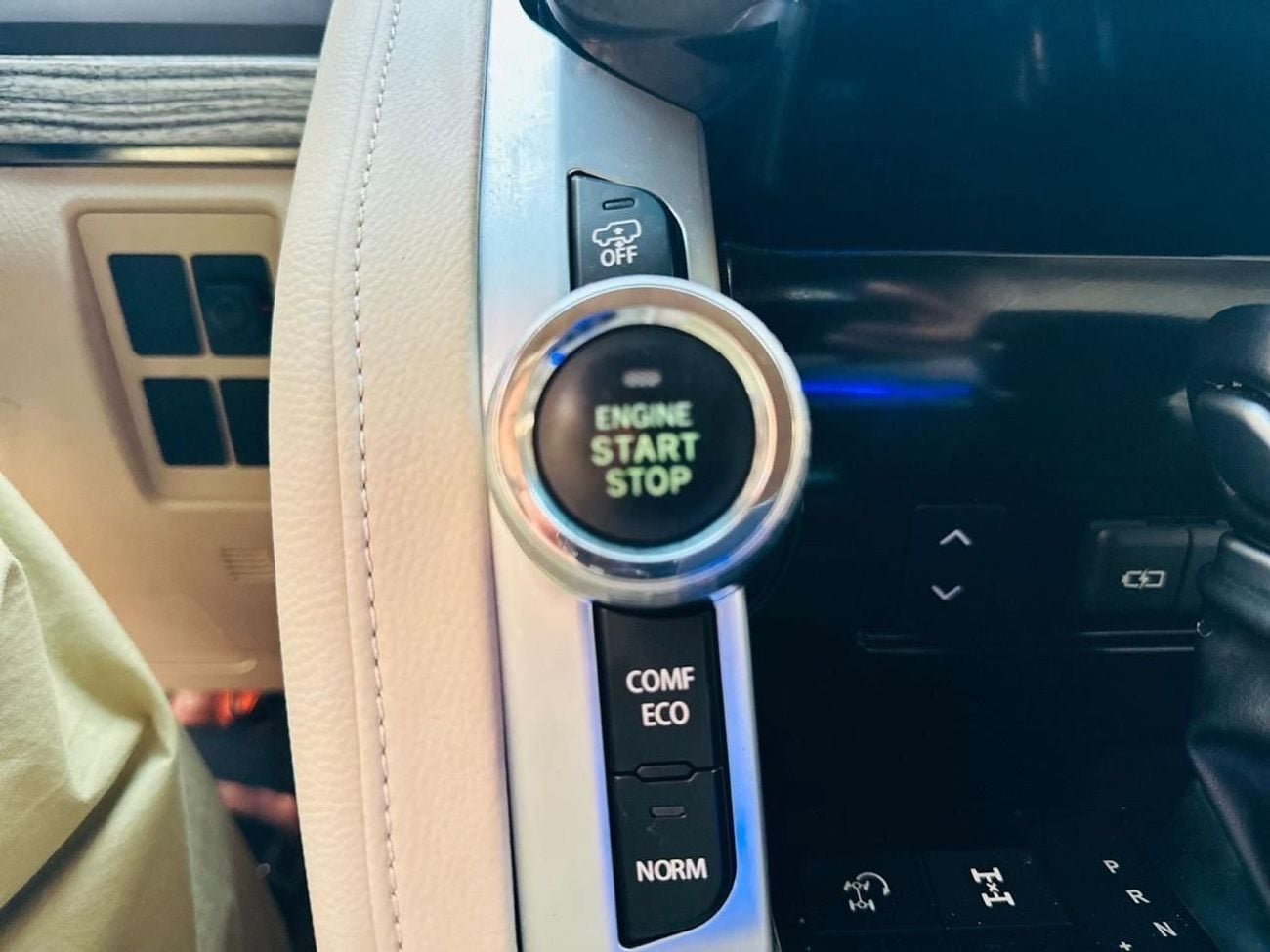 Toyota Land Cruiser GXR Toyota Landcruiser 2019 Facelift 2024 V6