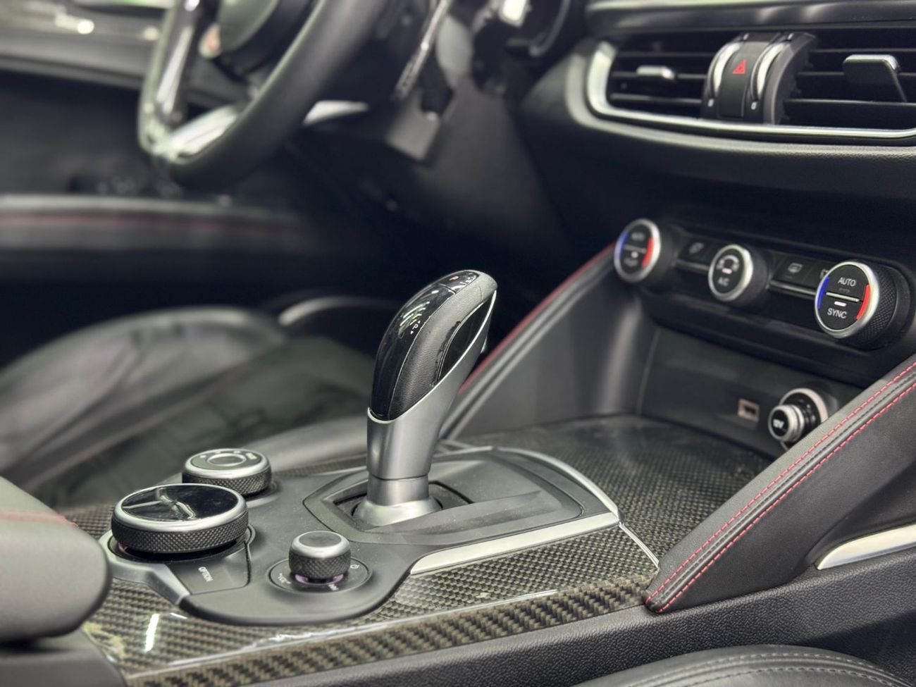 ألفا روميو ستيلفيو Quadrifoglio 2.9L (503 HP) 2018 Alfa Romeo Stelvio Q4, Warranty, Carbon Fiber Package, Excellent Con