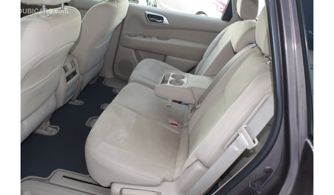 Nissan Pathfinder 3.5L V6 4 WD 2015 MODEL