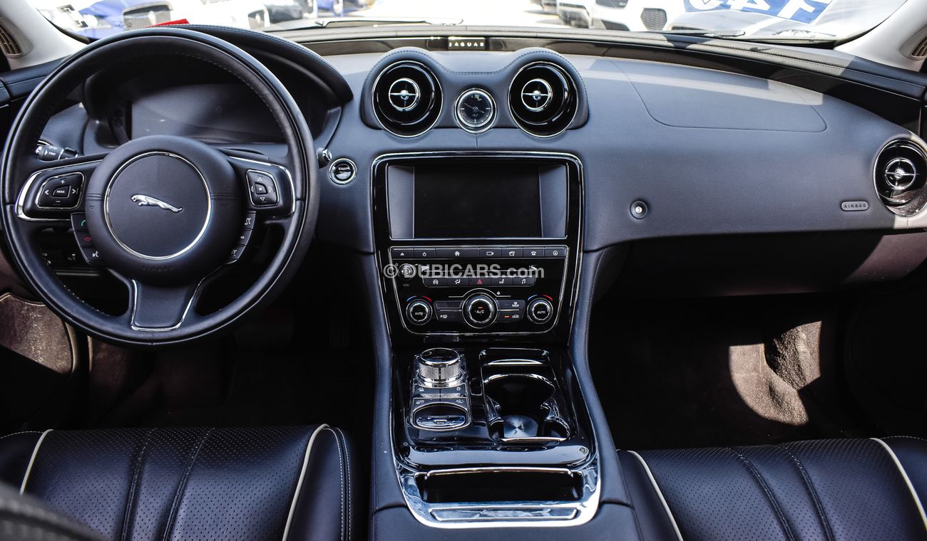 Jaguar XJ 3.0L V6 S/C R-Sport SWB RWD