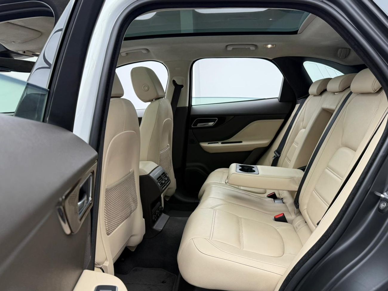 جاكوار F بيس 2019 Jaguar F-Pace 25T, Warranty, Full Jaguar Service History, Excellent Condition, GCC