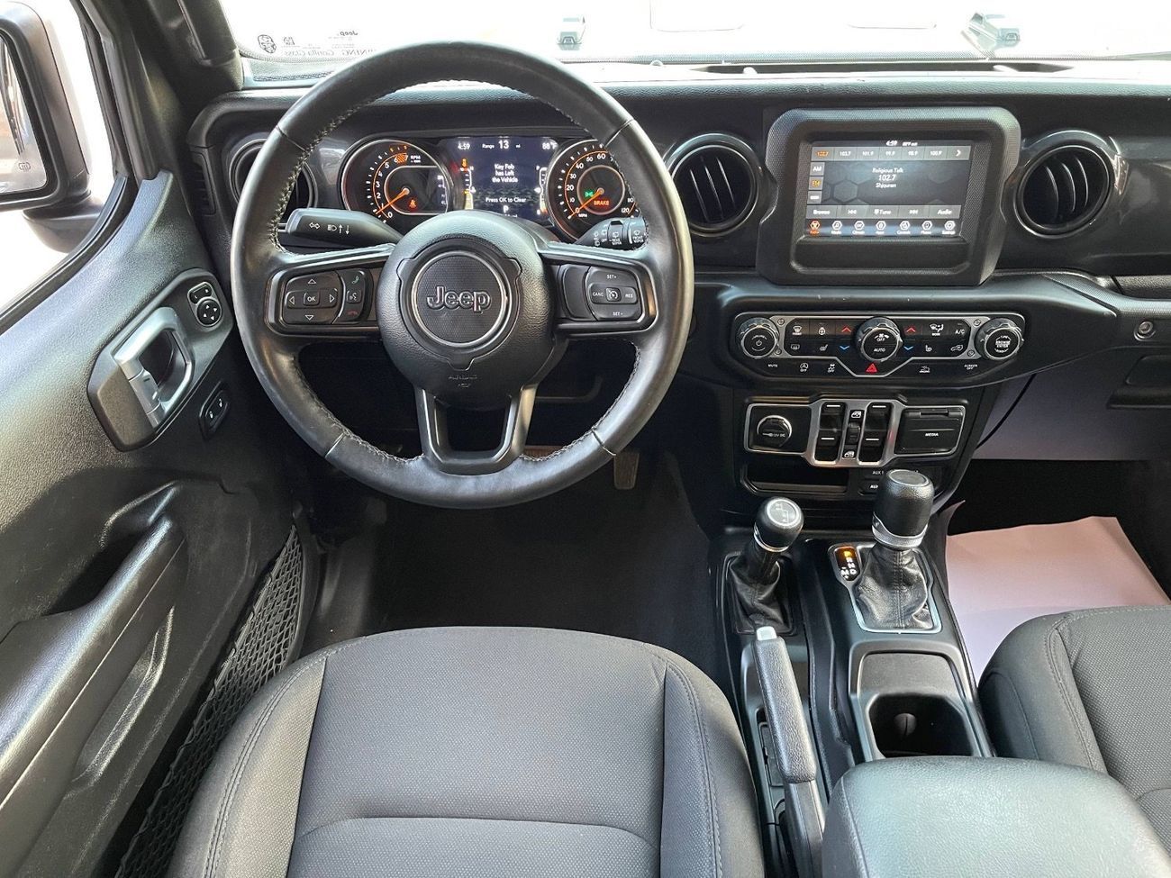 Jeep Wrangler Sport 3.6L M/T 3.6L V6 / LOW MILEAGE / HURRICANE LIFT KIT / LENSO RIMS / IN PERFECT CONDITION