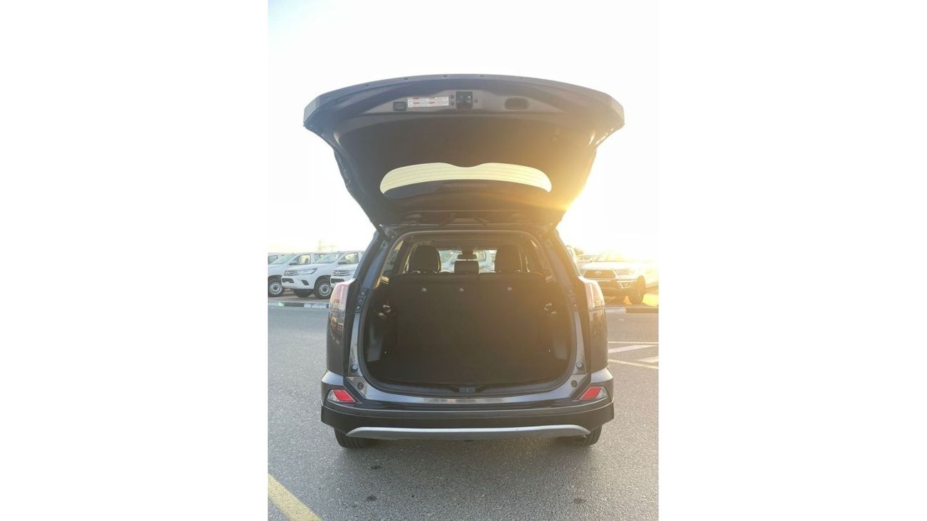 Toyota RAV4 2018 Toyota Rav4 2.5L V4 - Push Start and Auto Trunk Full Option With 2 keys -
