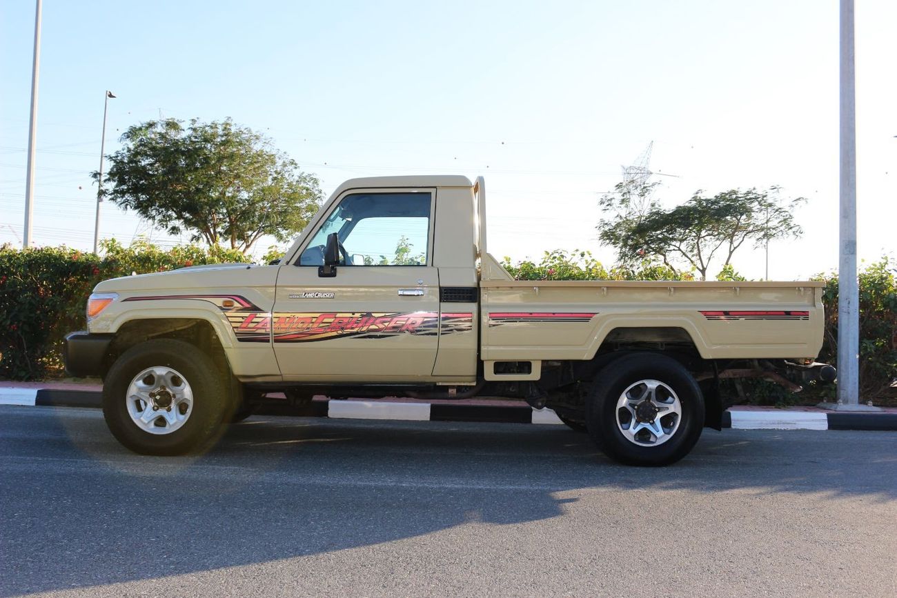 تويوتا لاند كروزر بيك آب تويوتا لاندكروزر بيك اب 2013 خليجي بترول 6 سيلندر