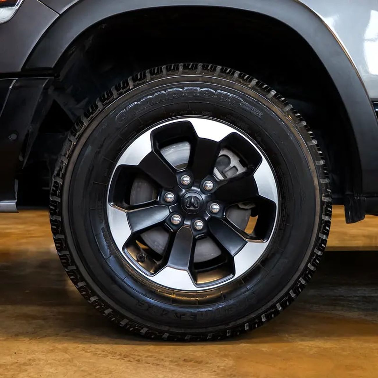 رام 1500 Rebel 5.7L Crew Cab Utility (5 Seater)