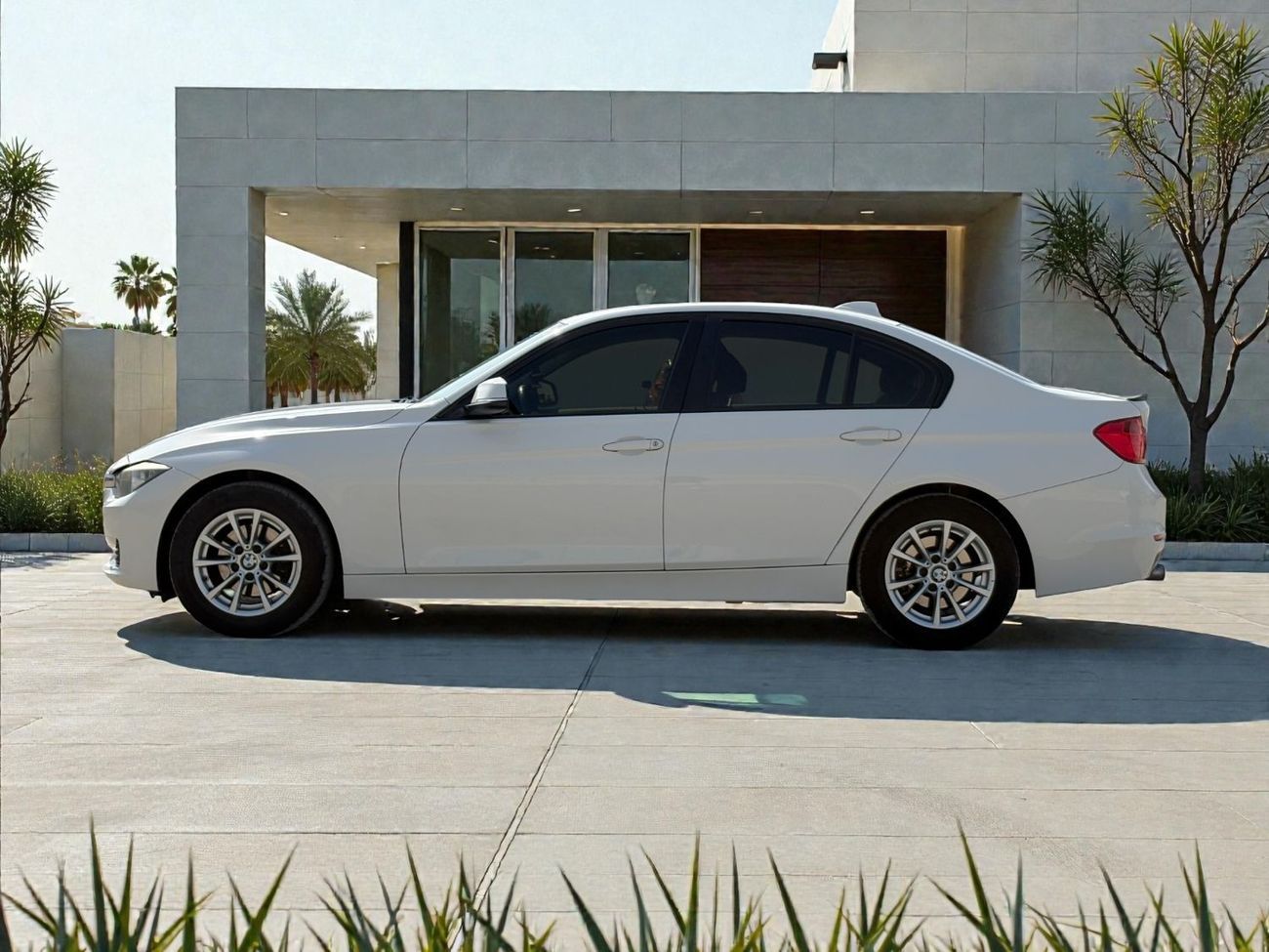 بي أم دبليو 316i 316i 1.6T A/T | 2015 | GCC SPECS | AED 27,900