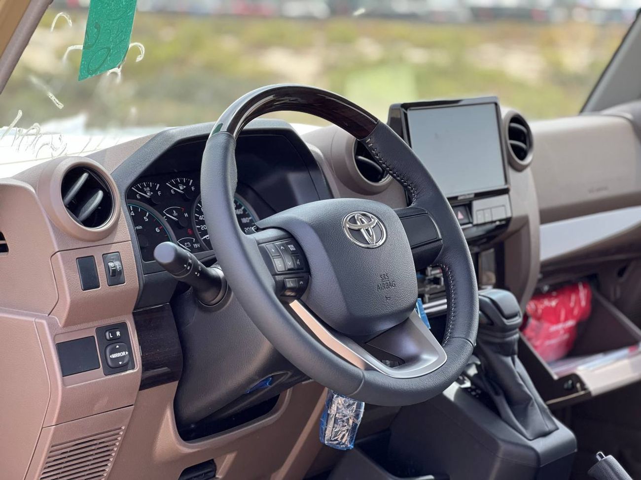 Toyota Land Cruiser Pick Up LC79 S/C 4.0L PTR A/T //2025// MID OPTION WITH WINCH , DIFF LOCK , DVD&BACK CAMERA , CRUISE CONTROL