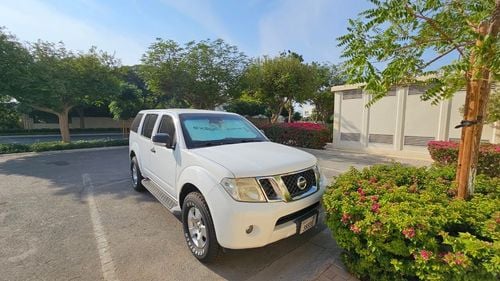 Nissan Pathfinder SV 3.5L (260 HP) 4WD