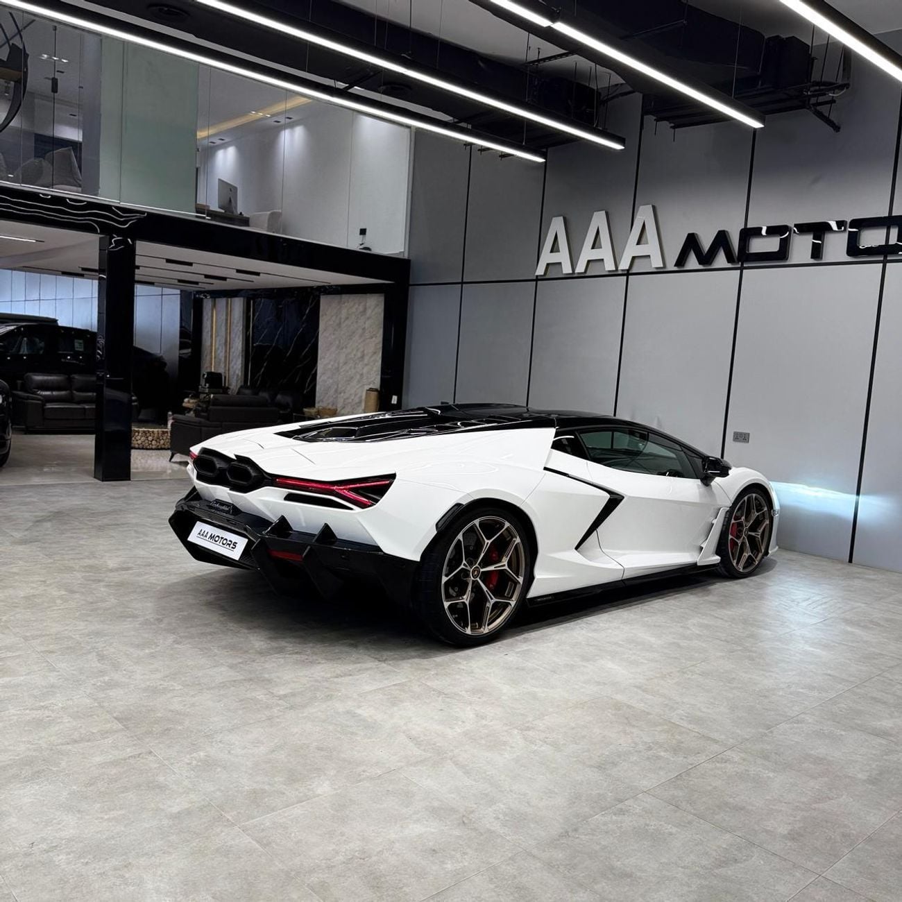 لامبورغيني ريفويلتو STD 6.5L V12 Hybrid
