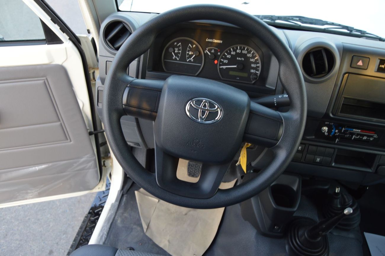 Toyota Land Cruiser Toyota Land Cruiser Hard Top 3 Door Year: 2025 Color: White