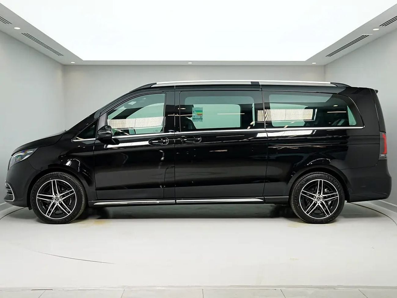 Mercedes Benz V300 AVANTGARDE Dealer WARRANTY | Executive Captain’s Seats | V300 AMG
