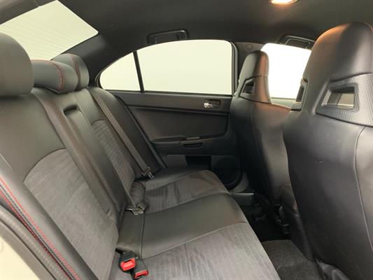 Mitsubishi Evo interior - Seats
