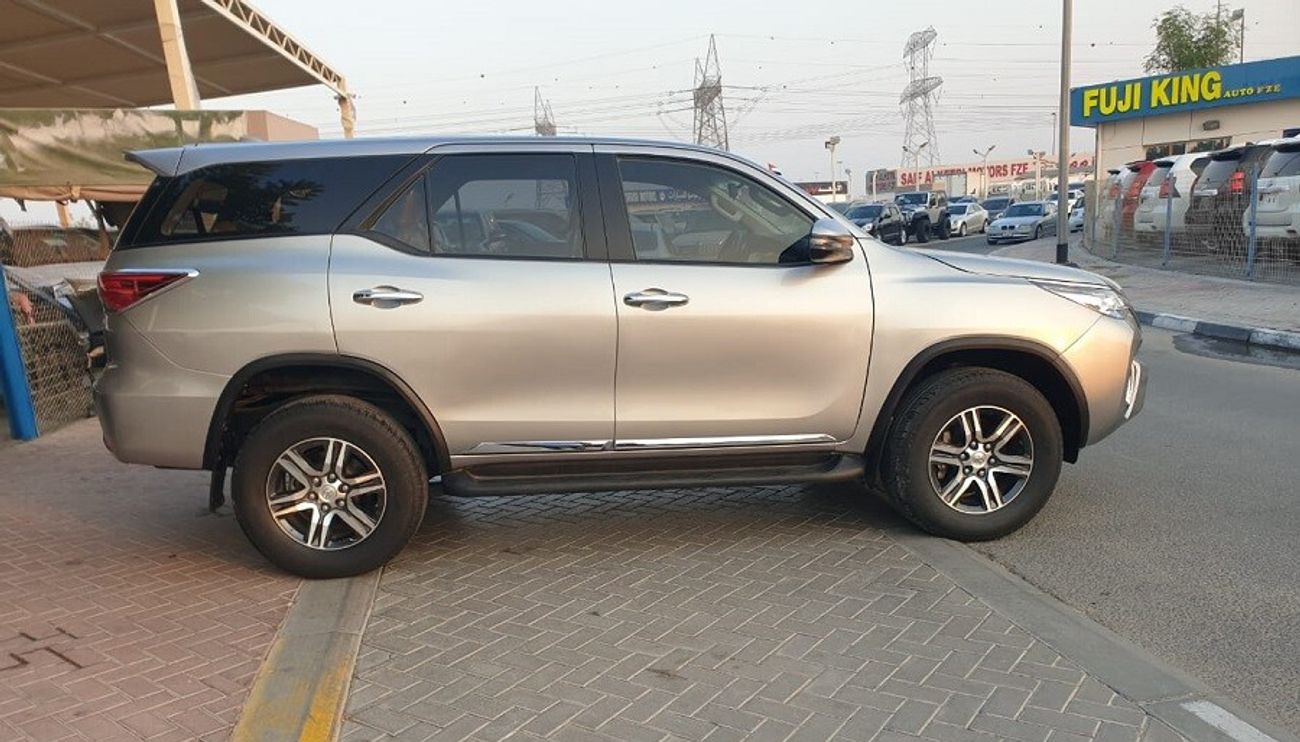 تويوتا فورتونر 2.7L 4WD (PETROL)