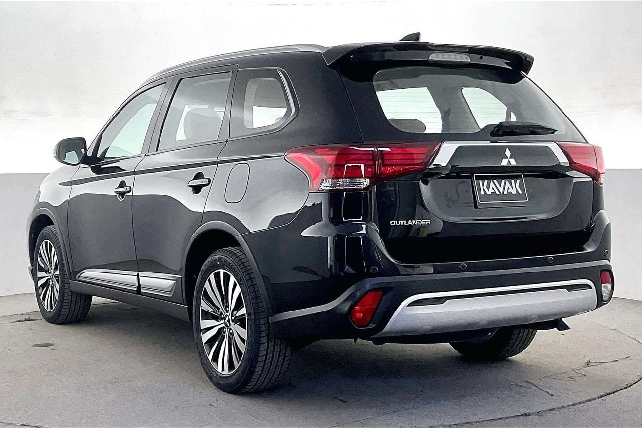 ميتسوبيشي آوتلاندر 2.5 GLX AUTO 4WD 7SEAT ML FABRIC SEATS | شامل الضمان | 0 ﺪﻔﻋﺓ ﺃﻮﻟﻯ