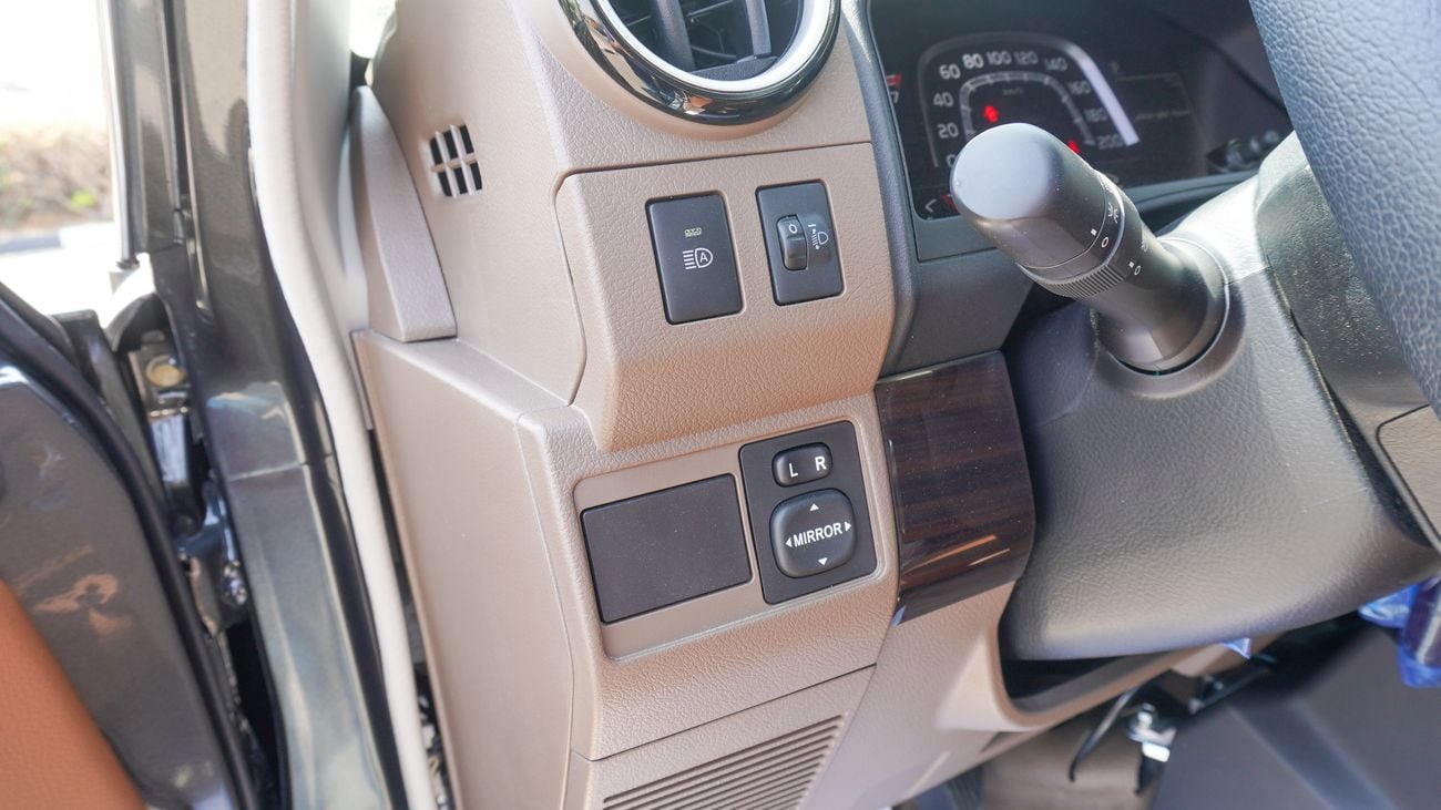 تويوتا لاند كروزر بيك آب LX 4.0L V6 SINGLE CABIN AUTO TRANSMISSION