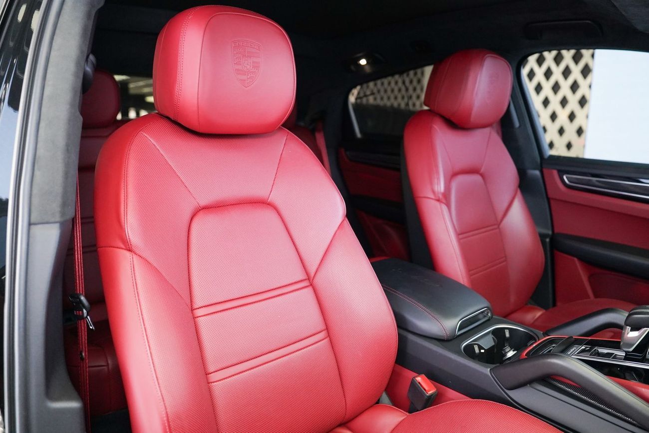 بورش كايان GTS Coupe