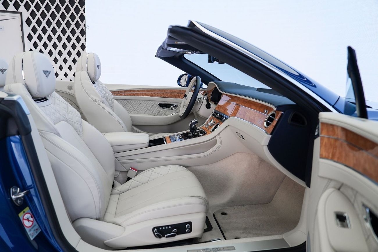 بنتلي كونتيننتال جي تي سي Bentley GTC W12 First Edition