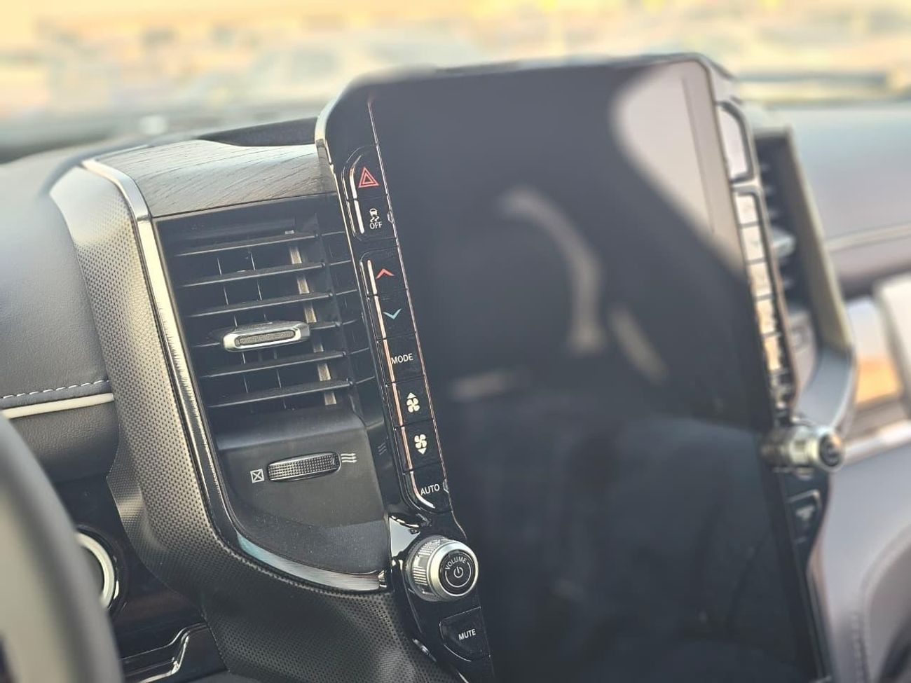 رام 1500 3.0L LIMITED NIGHT EDITION ( ONLY FOR RE- EXPORT )