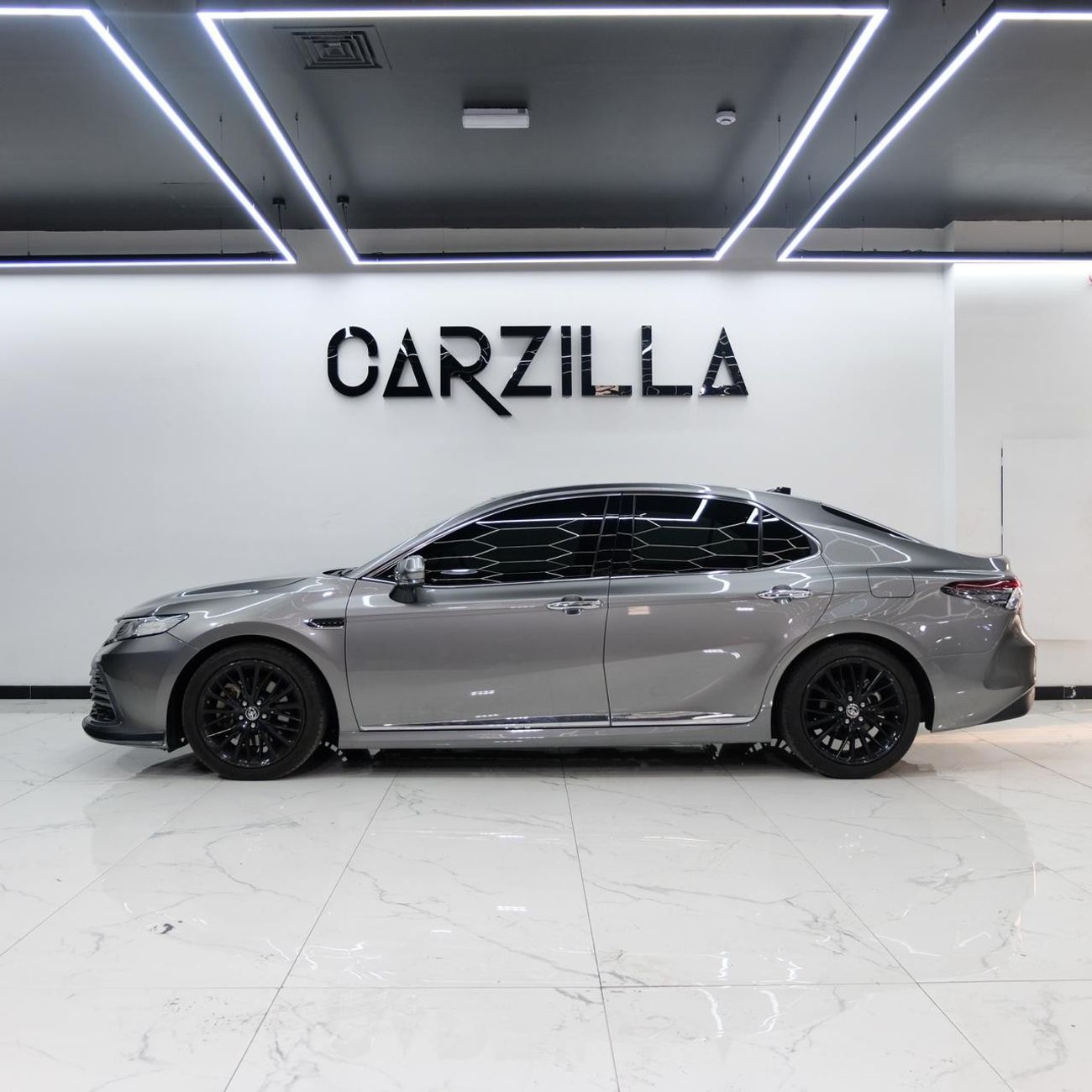 Toyota Camry V6-GCC-Agency Service-Under Warranty-Accident Free-Excellent Condition