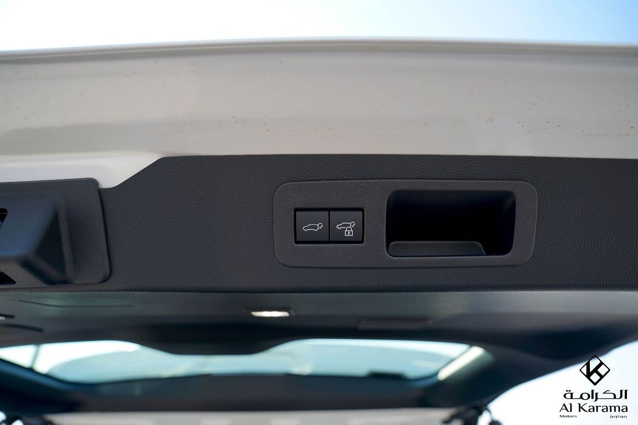 تويوتا لاند كروزر 3.3L | VXR | Full Option | Rear TV Screen | Diesel