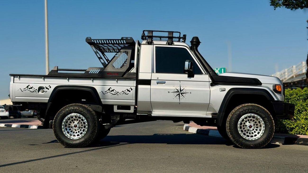 Toyota Land Cruiser Pick Up SINGLE CAB | MODIFIED TO 2025 MODEL | MANUAL TRANSMISSION | GTK SPORTS BAR | 4.5L DIESEL ENGINGE | R