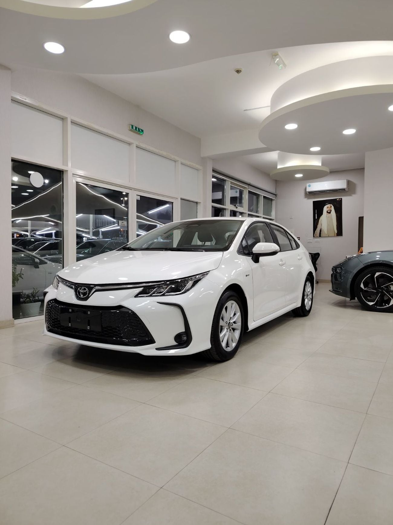 تويوتا كورولا GLI Moonroof Hybrid 1.8L